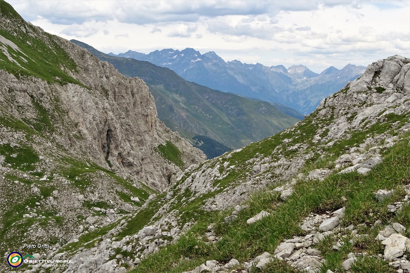 52  Vista sul Passo di Corna Piana (2130 m)(.JPG